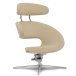 Designer Loungesessel Varier Peel in beige mit einem Gestell aus Chrome in der Dreiviertelansicht.